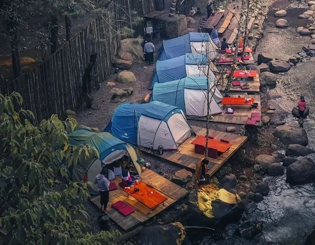 Dapatkan Sensasi Baru Glamping Ciwidey Pineus Tilu Di Pinggir Sungai