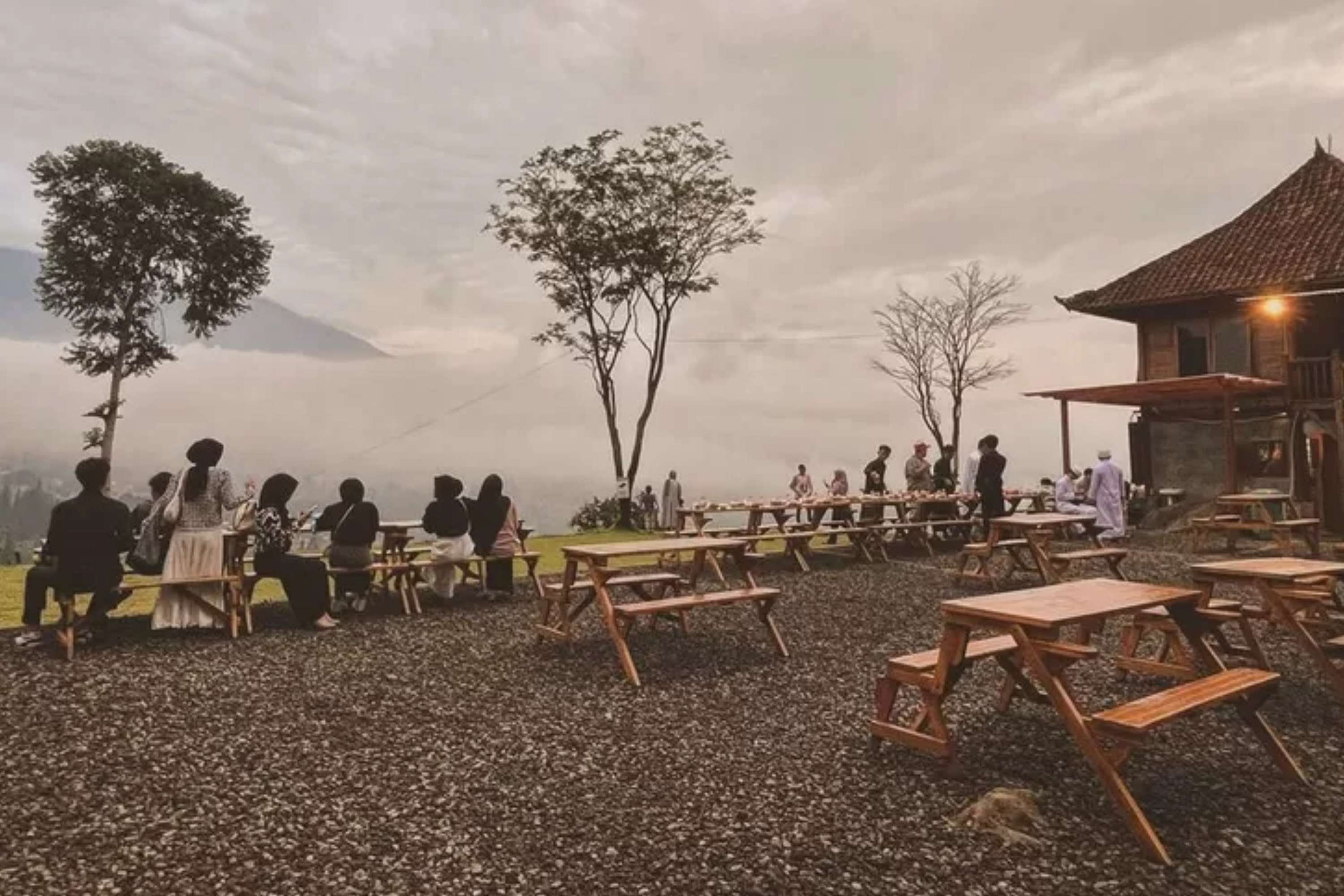 3 Kafe Terbaik di Bogor dengan View Sunset yang Menakjubkan