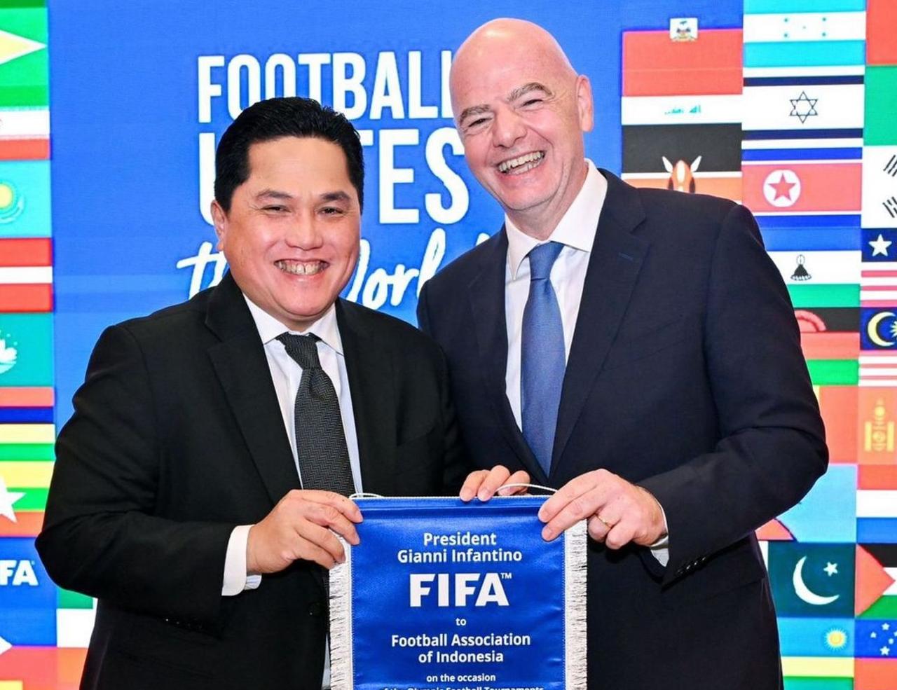 Luar Biasa! Presiden FIFA Puji Erick Thohir di Kantor Paris, Warganet: Curiga Maarten Paes Udah Clear Nih!