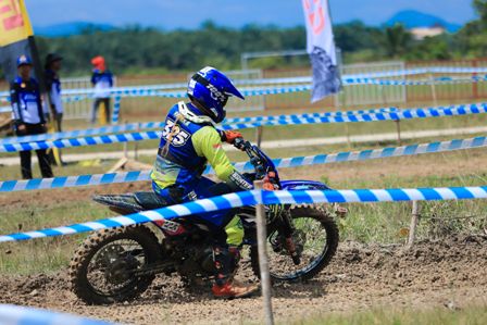 Lautan Penonton di Shell BLU CRU Yamaha Enduro Challenge Landak Kalbar, 10 Ribu Penonton Padati Lokasi !