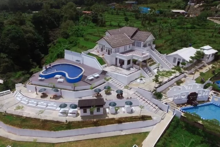 Pesona Villa Sarae Land View Memiliki Bangunan Ala American Style, Cocok Untuk Dikunjungi !