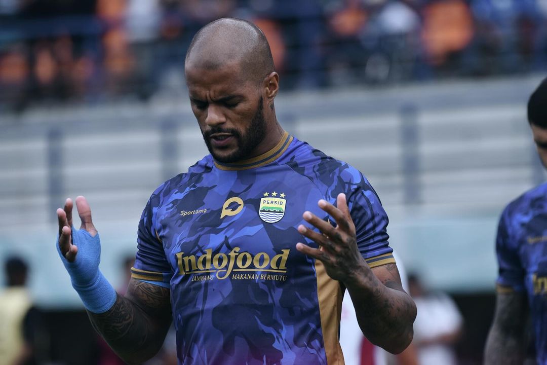 Striker Persib Bandung Bombardir Benteng PSBS Biak, Setengah Babak, Setengah Lapang