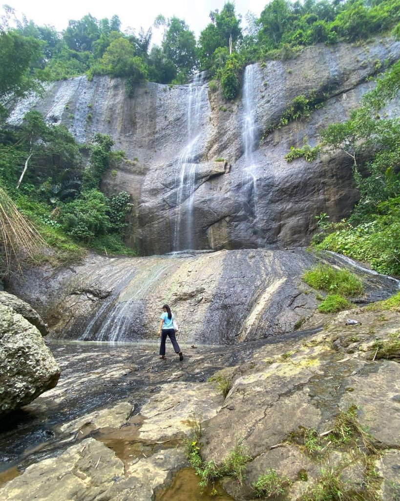 5 Air Terjun Terbaik di Kuningan yang Wajib Banget di Explore, Cocok Buat yang Suka Hiking! Dijamin Seru!