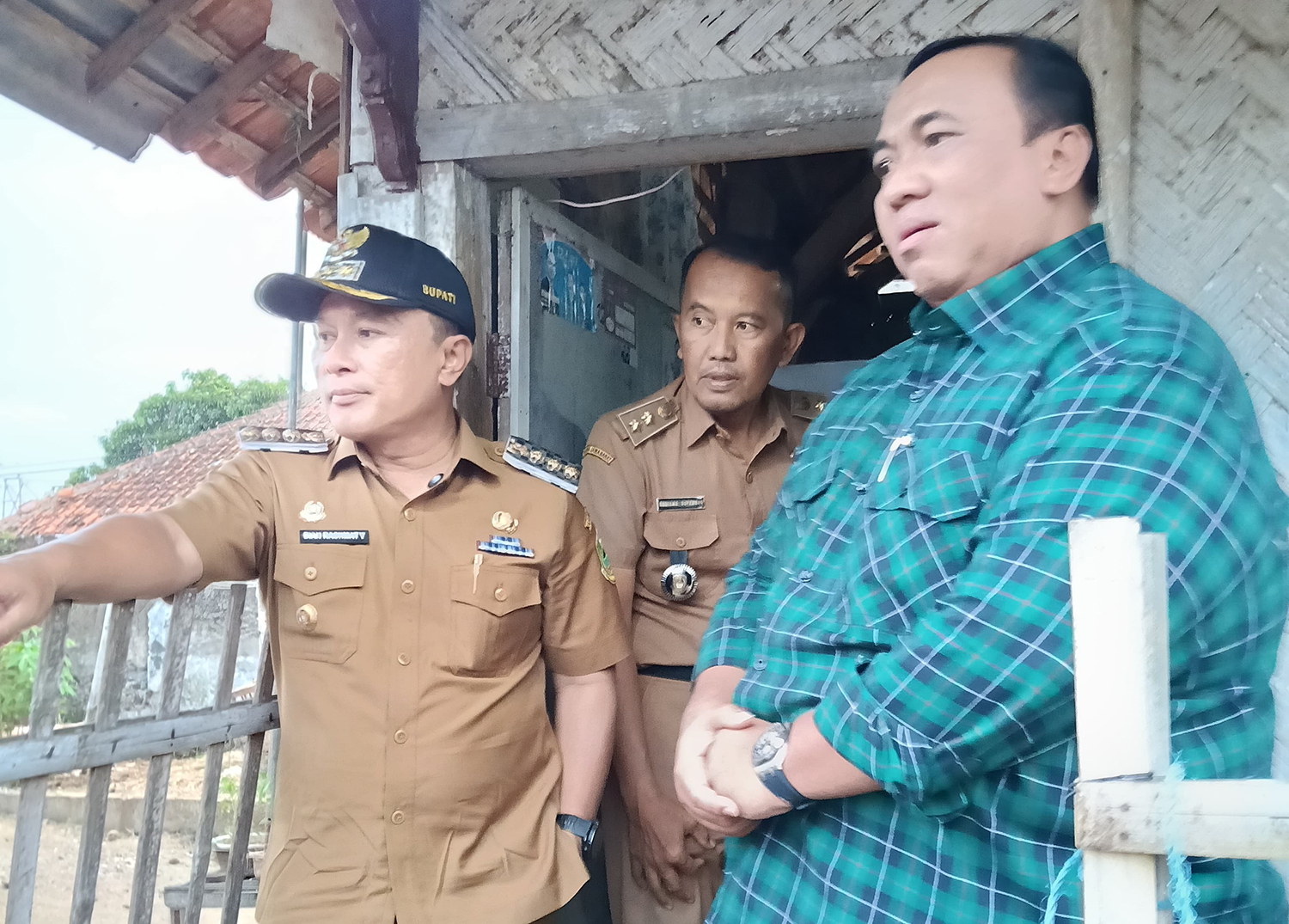 Deal, Andi Gani Bangun Dua Rumah Baru untuk Warga Kuningan yang Tinggal di Hunian Tak Layak