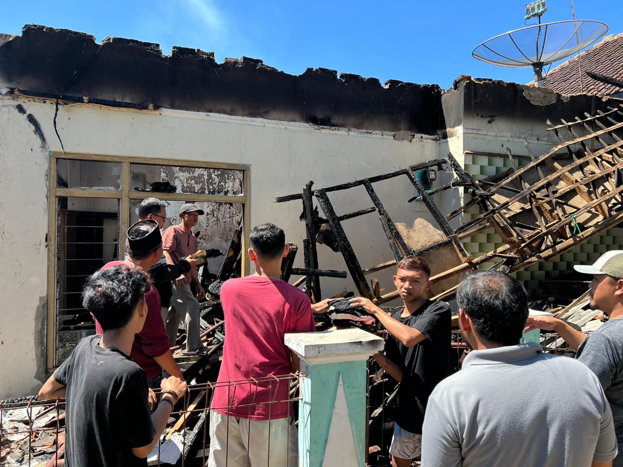 KASIHAN, Rumah Musnah Terbakar, Keluarga Sahudi di Desa Taraju, Kuningan Tak Lagi Punya Tempat Tinggal