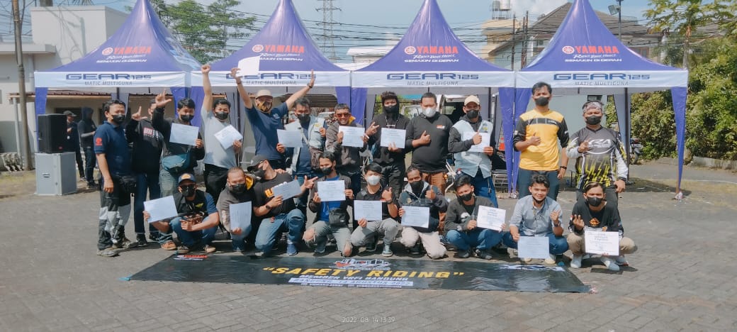 Pelatihan Safety Riding untuk Yamaha Riders Federation Indonesia (YRFI)