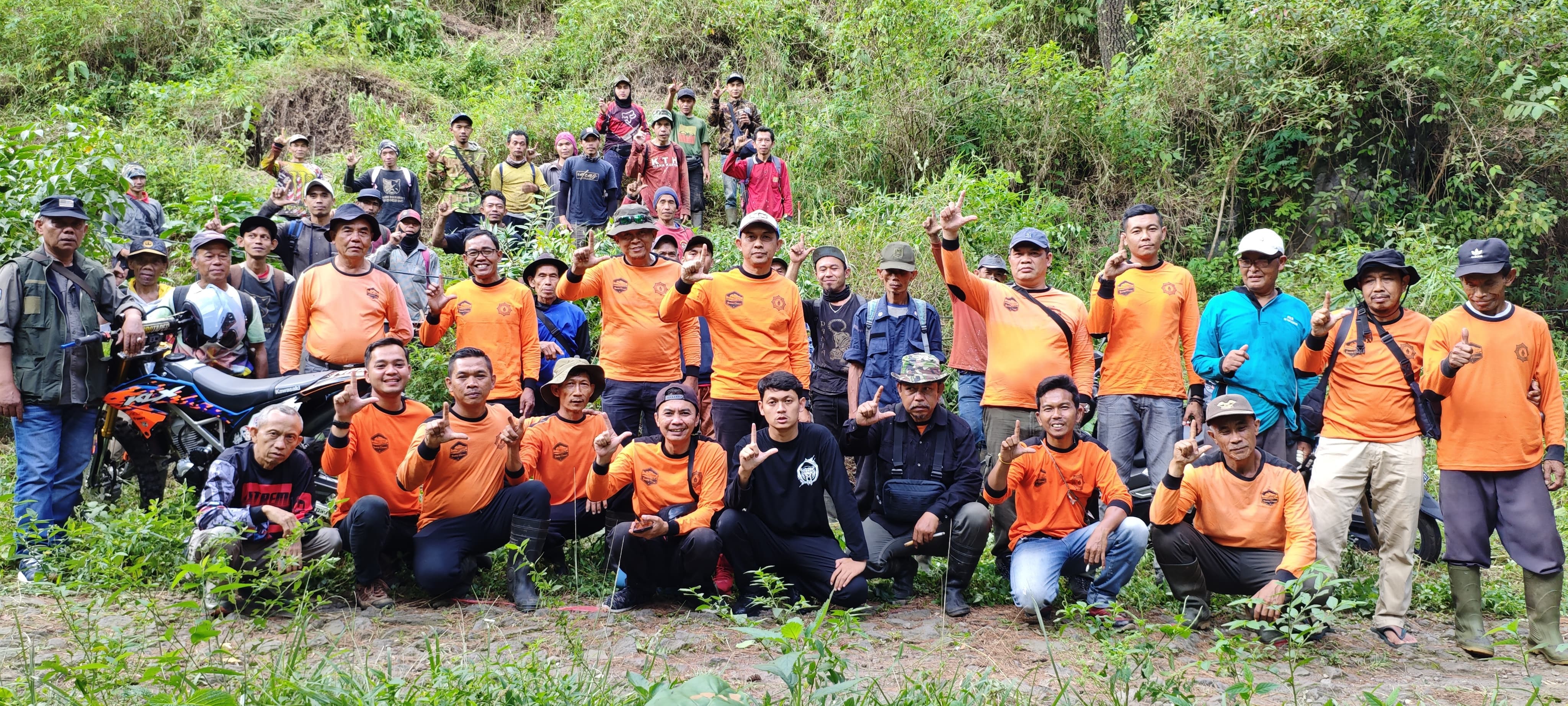 Pulihkan Hutan Desa Bantaragung, Paguyuban Silihwangi Majakuning Tanam Seribu Pohon