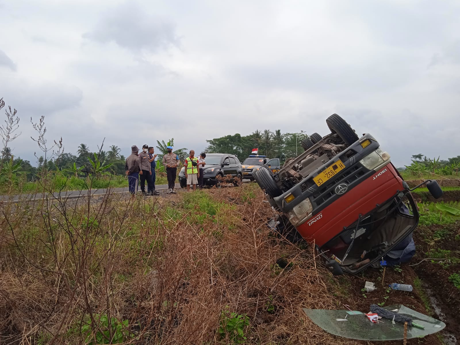 Ngantuk, Truk Pengangkut Semen Masuk Sawah