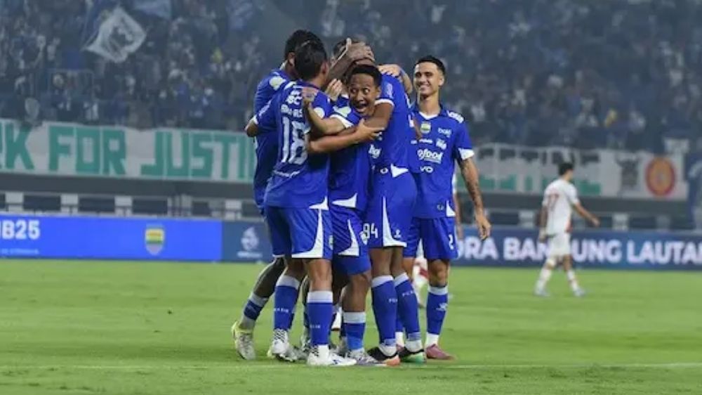Persib Bandung Masuk Puncak Performa, Tapi Ancaman 'Penggembosan' Datang dari Segala Arah