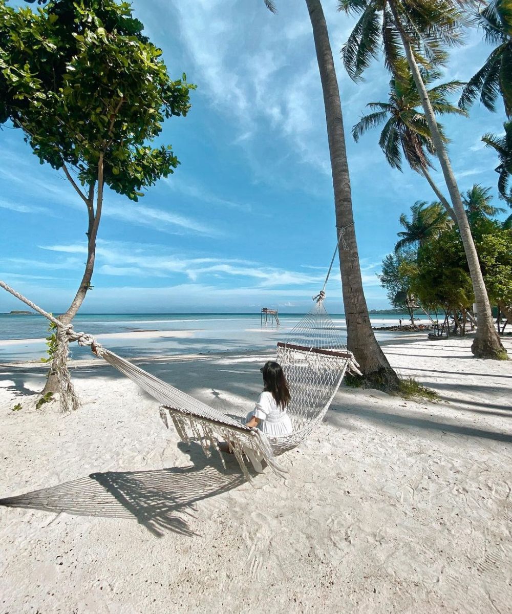 Keindahan Wisata Pantai Bobby di Karimunjawa, Hamparan Pasir Putih Sangat Menggoda