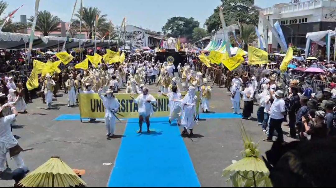 Uniku Bawa Pesan Bersih dan Jujur di Karnaval Budaya Kuningan