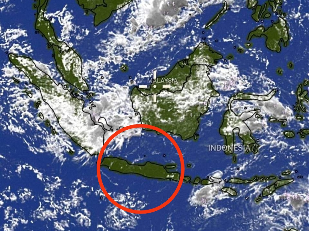 Viral Pulau Jawa Tidak Ada Awan, Pantas Panas Banget Beberapa Hari Terakhir