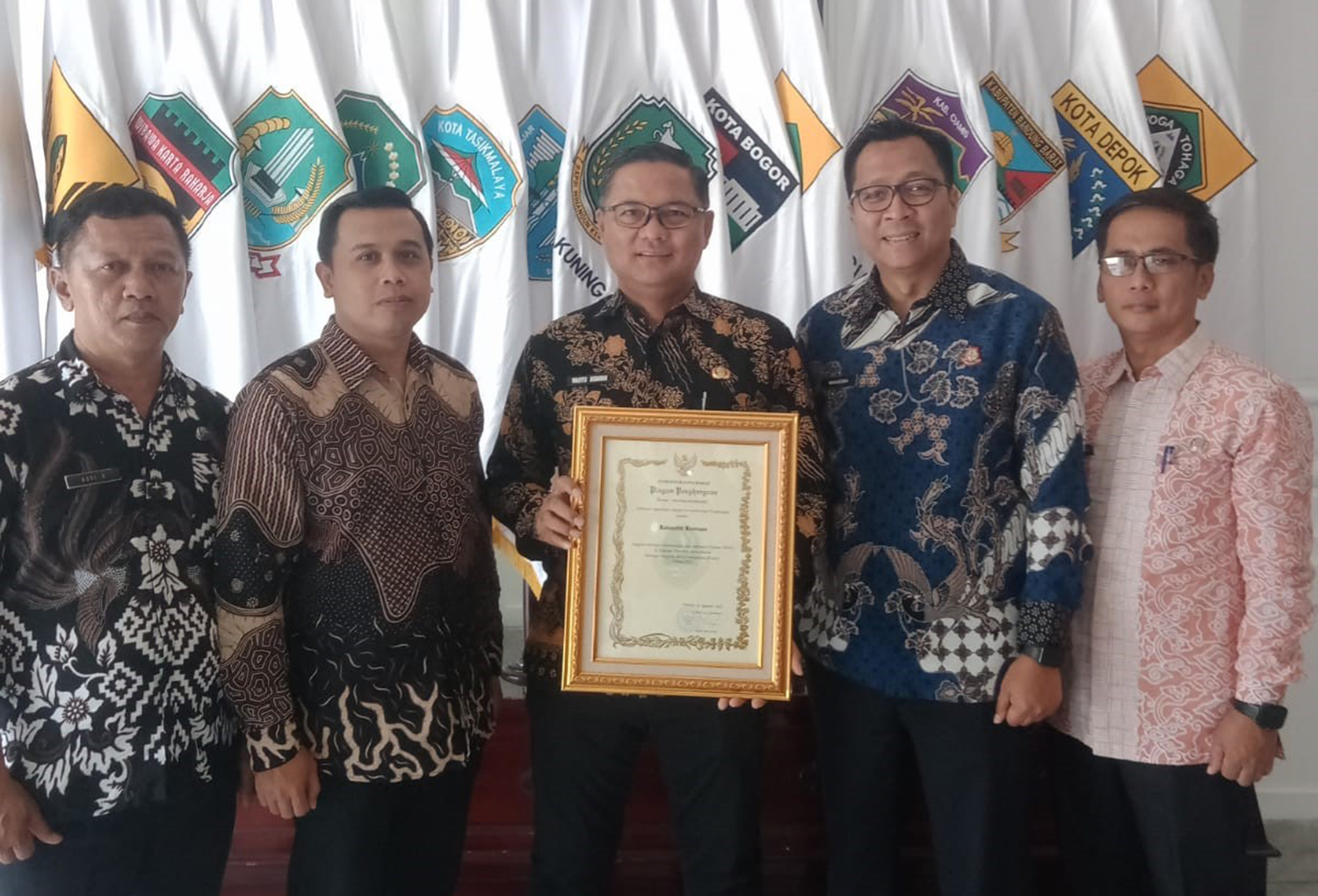 Pemkab Kuningan Terima Penghargaan JDIH 2025 Tingkat Jawa Barat, Apa Itu?