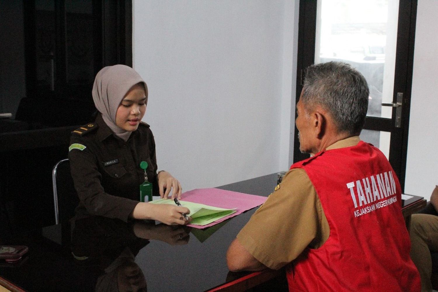 Selewengkan BLT Dana Desa, Kades Gunungaci Ditahan 