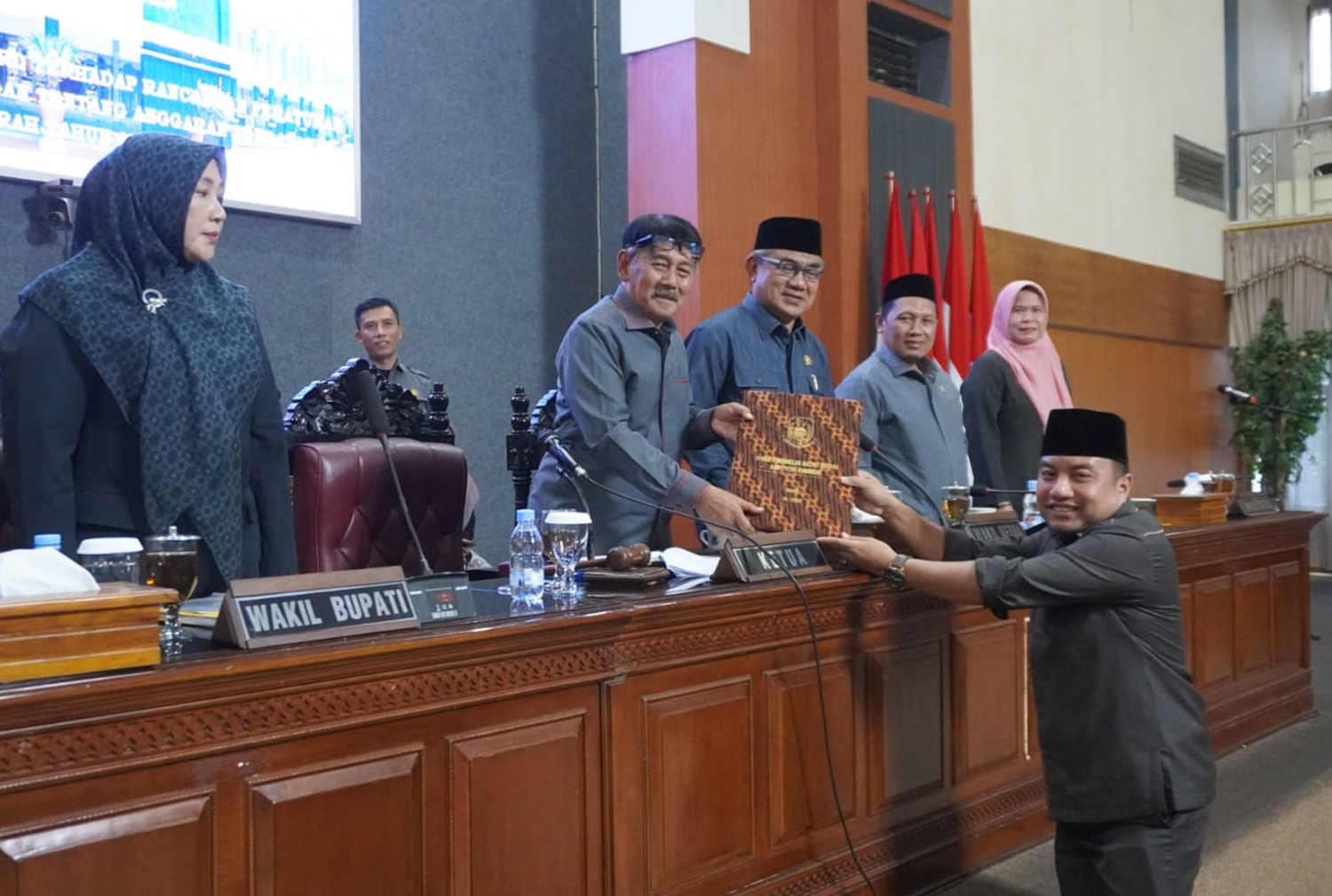 BELUM OPTIMAL, Kritik DPRD Terhadap PAD Kuningan dari Sektor BUMD