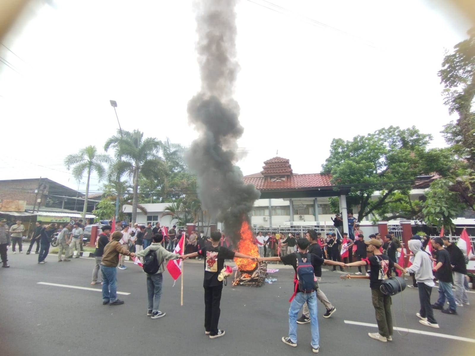 Mahasiswa Demo soal Dugaan Pelanggaran Etik Anggota DPRD Kuningan