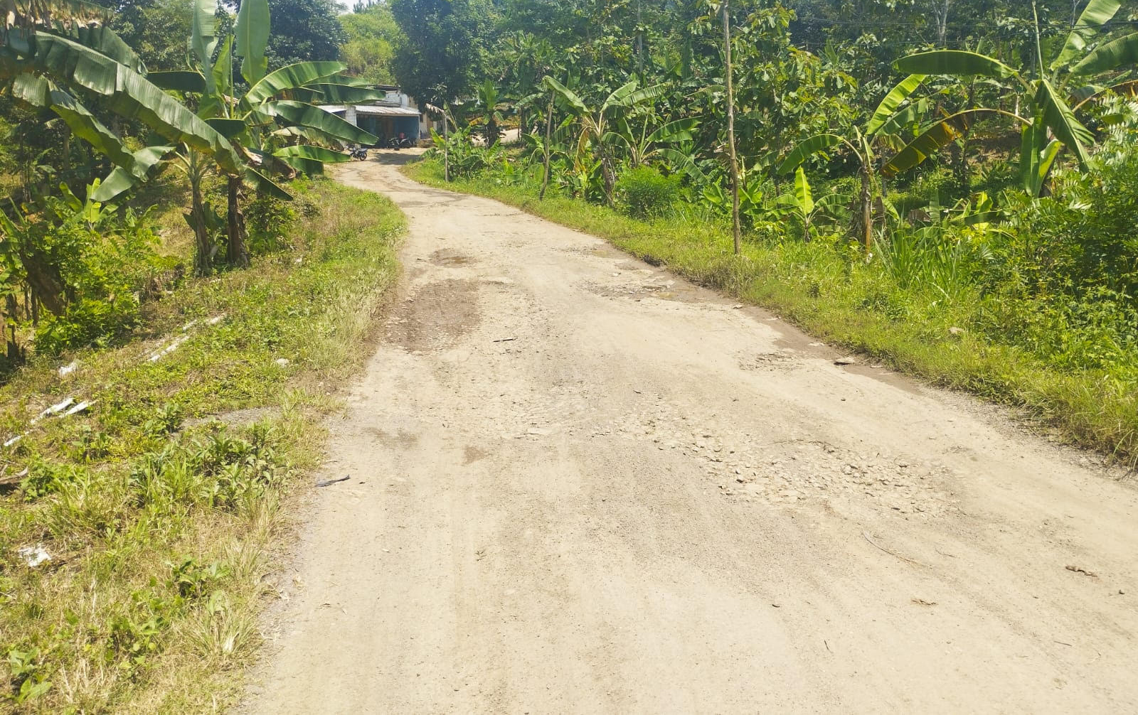 Jalan Karangkancana–Jabranti 'Berubah' Jadi Kubangan Air