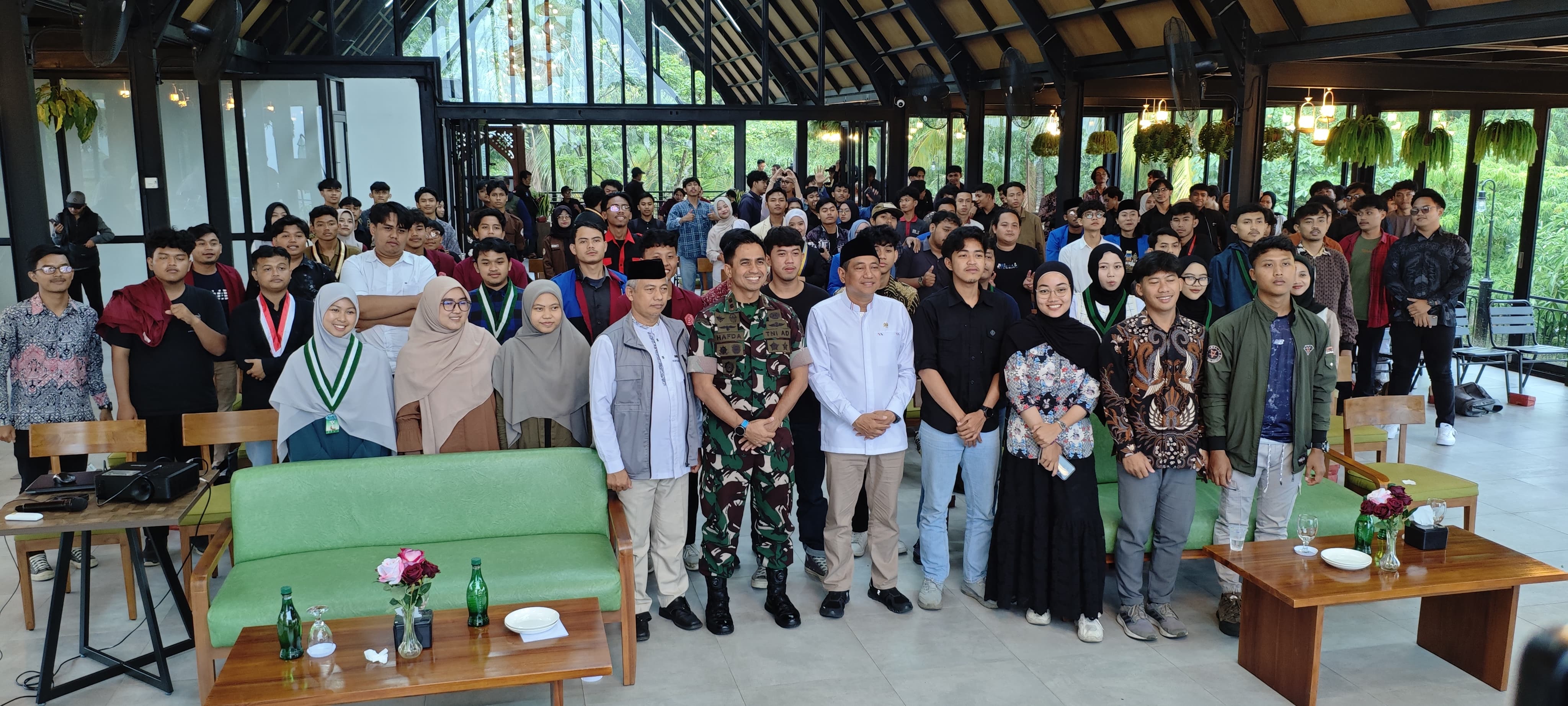 Ajak Diskusi 200 Mahasiswa, Rokhmat Ardiyan: Mahasiswa Harus Visioner dan Jujur