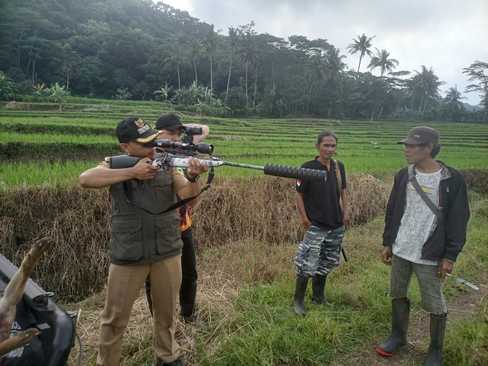 Perbakin Kuningan Kirim Penembak Jitu ke Desa Cengal, Buru Anjing Liar Pemangsa Puluhan Ekor Kambing