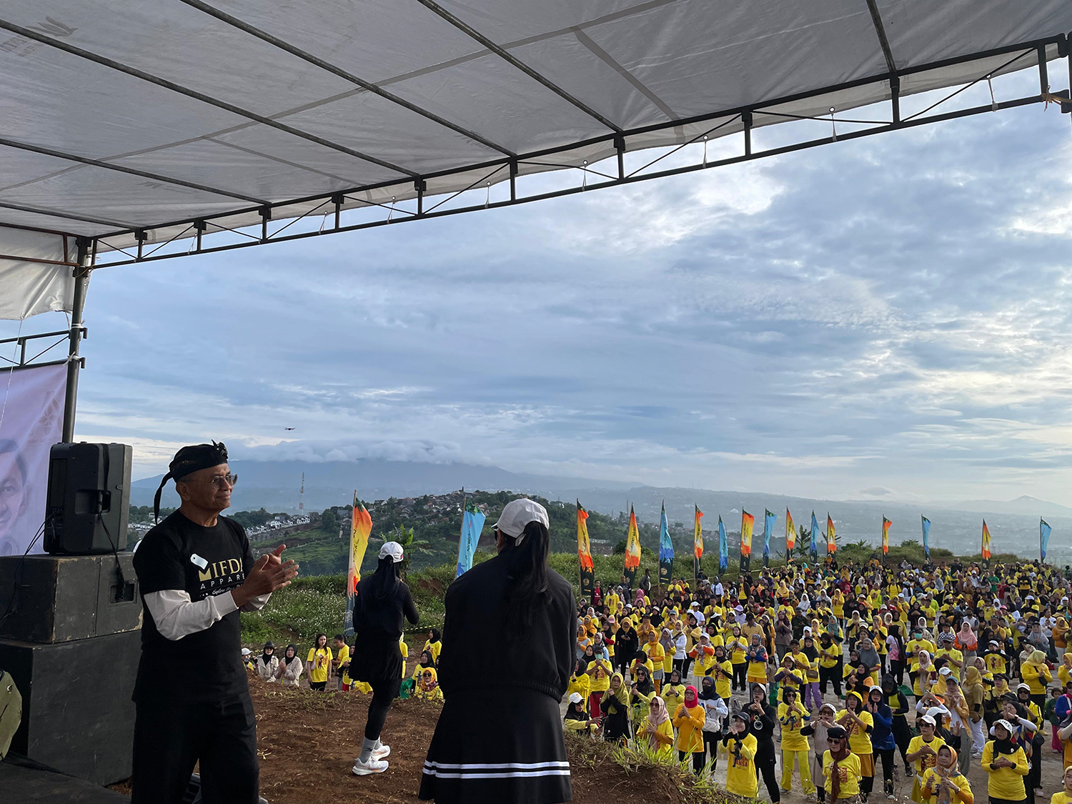 Hadir di The Emeralda Resort Padalarang, Dahlan Iskan Ajak Ribuan Warga Senam Santai