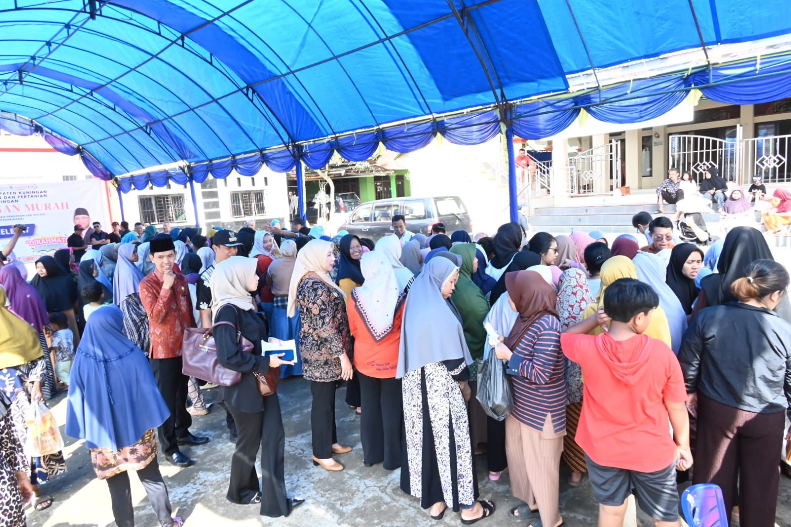 Idul Fitri Semakin Dekat, Warga Desa Padarek Serbu Padaringan