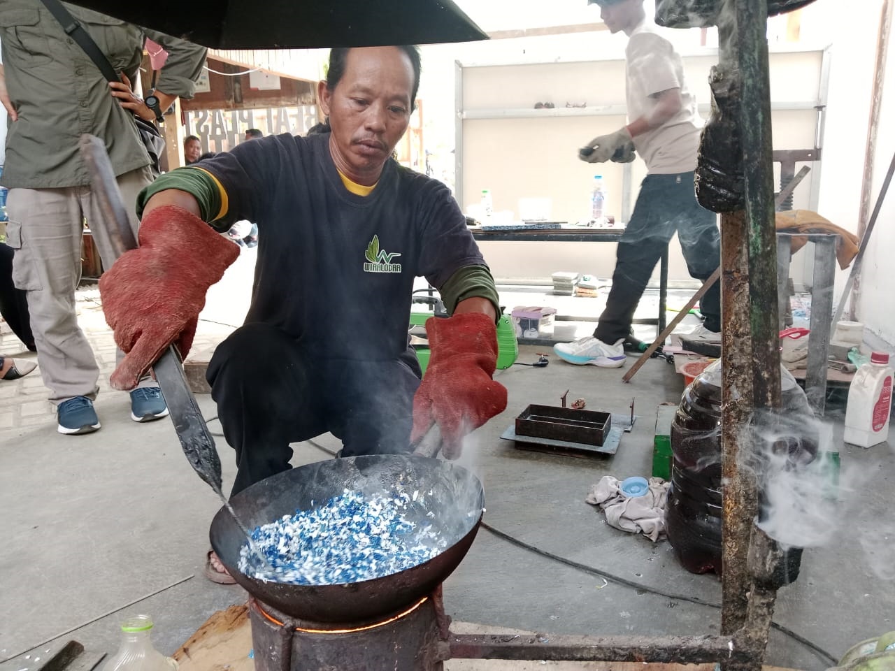 Kelompok Warga di Indramayu Sejahtera dari Sampah