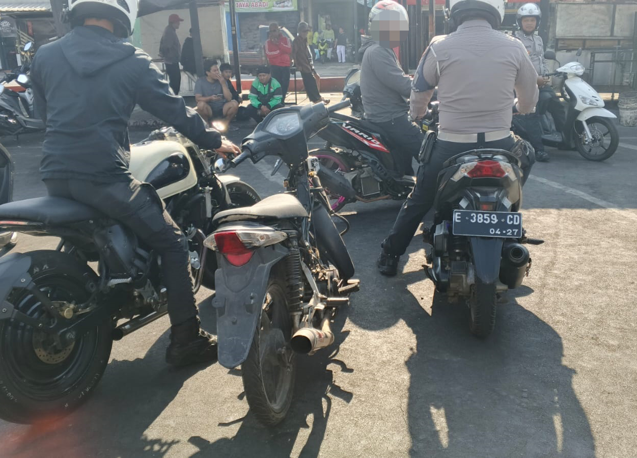 Razia Knalpot Brong di Pasar Kelapa Gunung, Polisi Amankan 30 Pelanggar