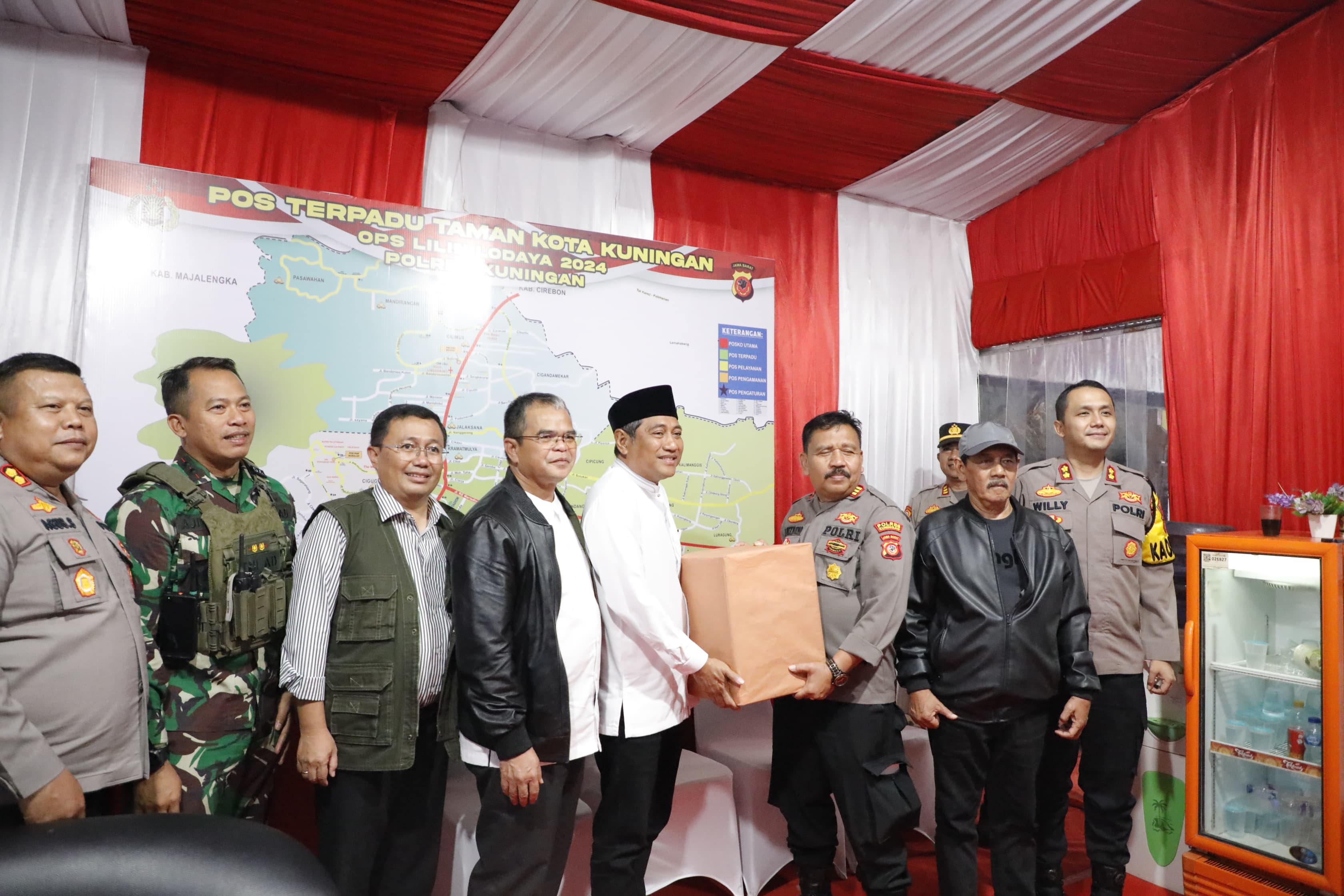 Malam Natal, HRA Bersama Pj Bupati Kuningan Monitoring dan Sampaikan Pesan Presiden Prabowo