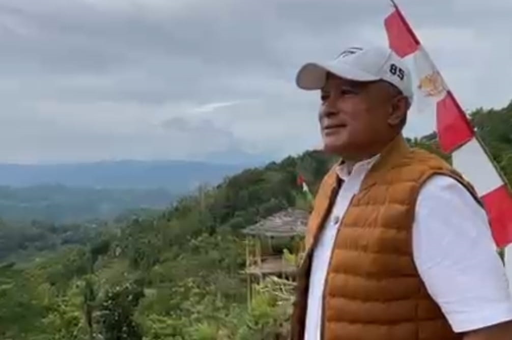 Lawang Angin Kuningan, Tawarkan Panorama Alam Unik di Pagi dan Sore Hari