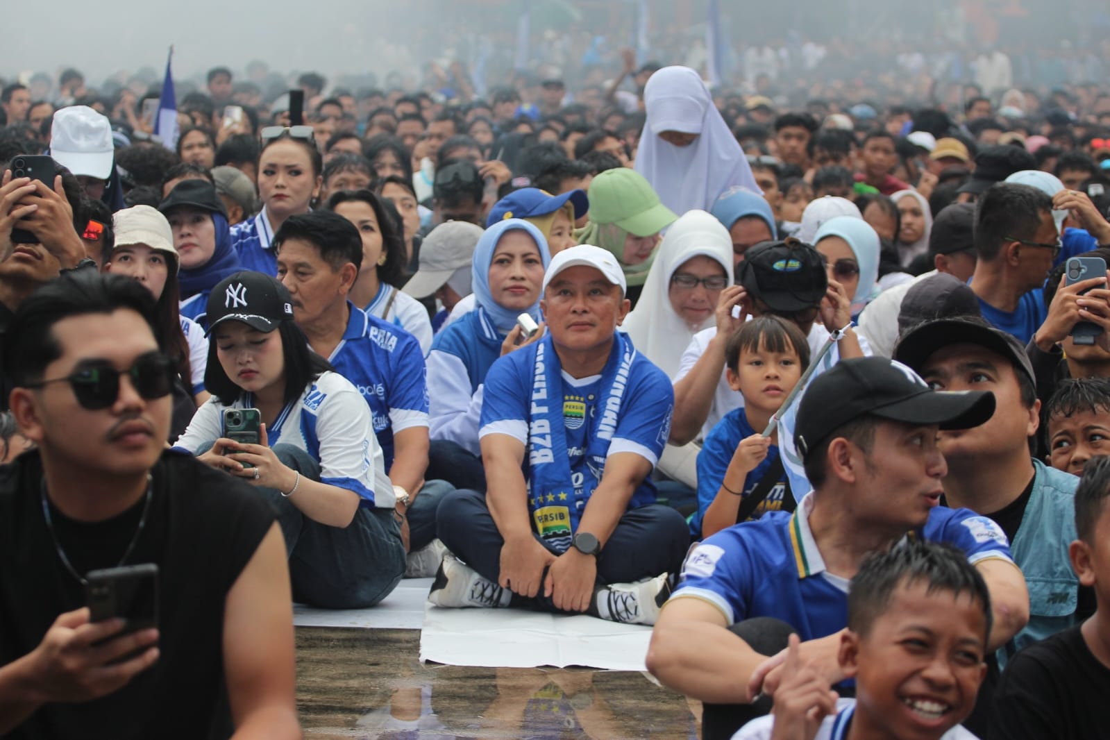 Persib Hat-trick! Bupati Dian dan Ribuan Bobotoh Kuningan Pesta Juara Super League
