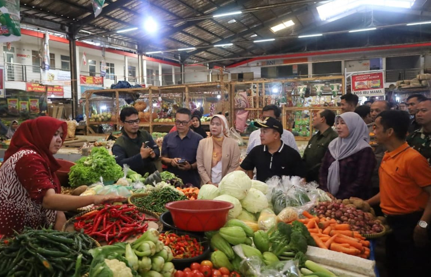 Bupati Kuningan Tinjau Pasar dan Toserba, Pastikan Kebutuhan Warga Terpenuhi