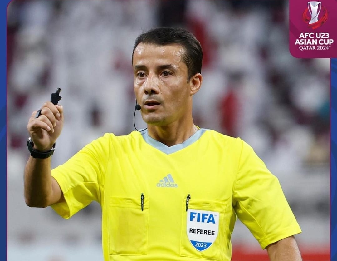 VAR Penalti Wasit Nasrullo Kabirov Langsung Jadi Sorotan di Laga Qatar U-23 vs Indonesia U-23