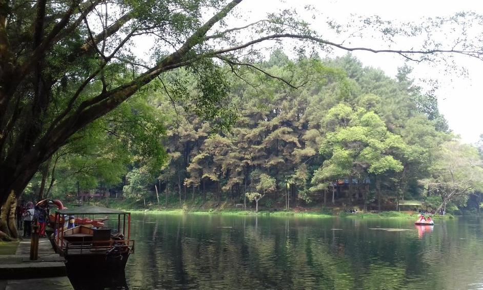 Pesona Alam Telaga Remis Kuningan, Destinasi Wisata Alam Yang Sejuk Dengan Harga Terjangkau!