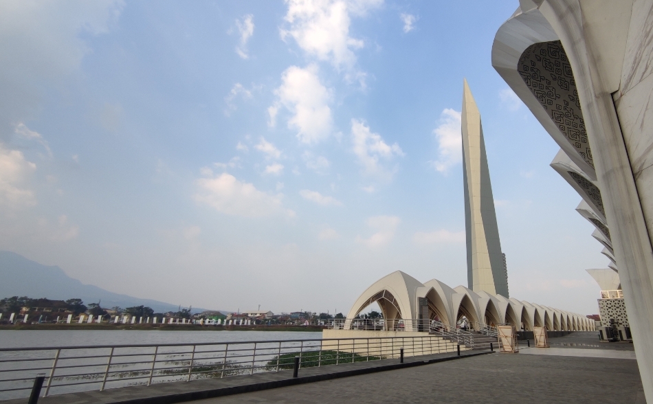 Explore 4 Keindahan Dekat Stasiun Kereta Cepat Tegalluar