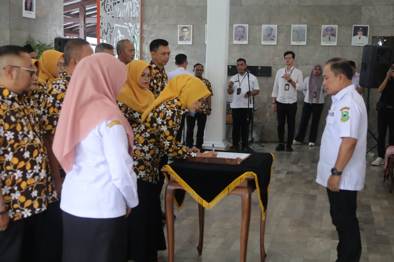 Setahun Tertunda, Akhirnya Bupati Kuningan Lantik Hj Ela Helayati sebagai Ketua LKKS