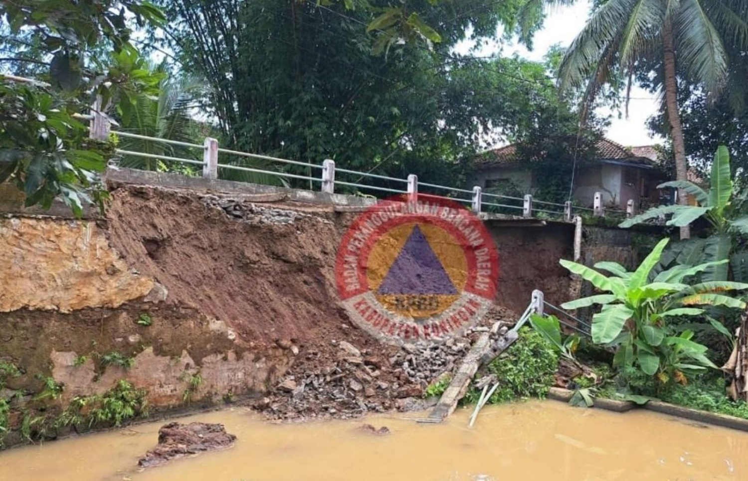 Hujan Deras, Jembatan Penghubung di Desa Kutaraja Putus