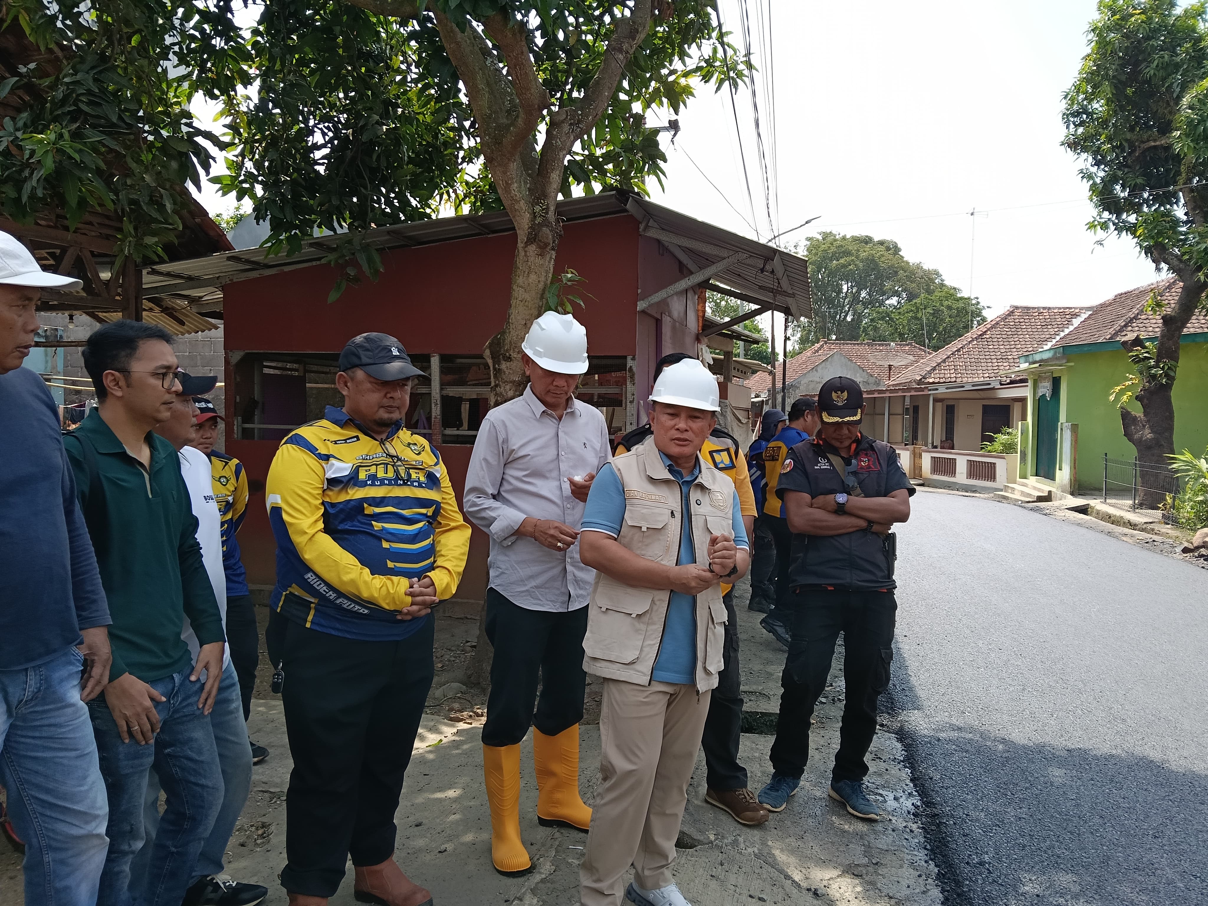 Dian Rachmat Tinjau Proyek Rp8,7 Miliar, Jalan Penghubung Lima Desa Kini Mulai Mulus