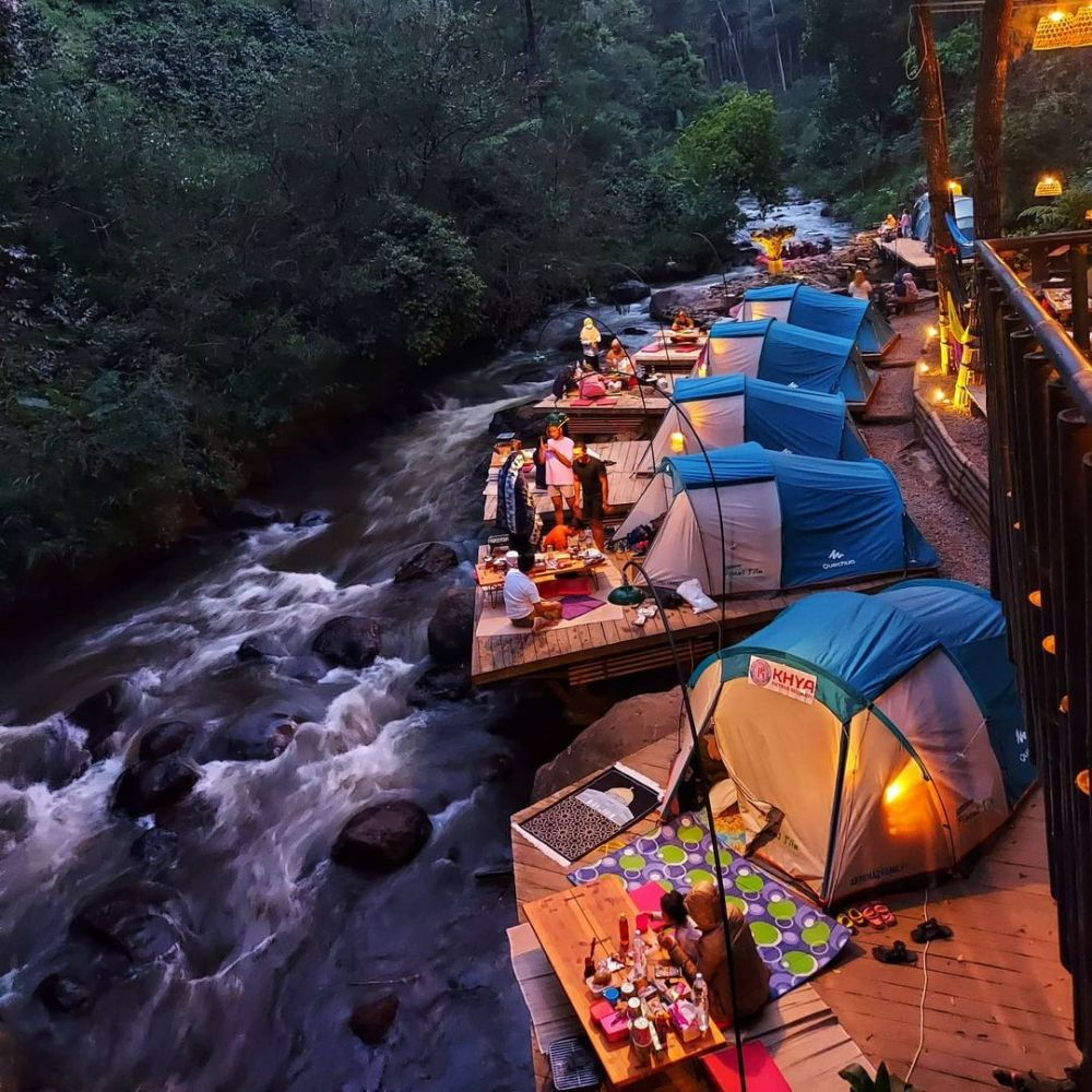 5 Tempat Glamping Di Bandung Tawarkan Sensasi Bermalam Di Tepi Sungai 