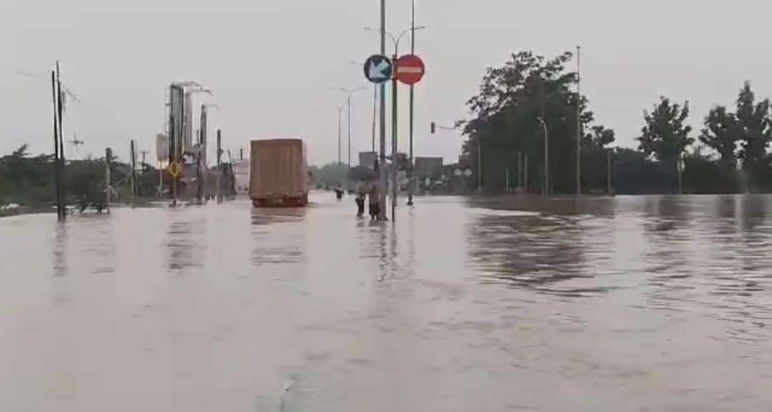Gerbang Tol Kertajati Banjir, Astra Tol Cipali Tidak Lakukan Penutupan, Kendaraan Kecil ke GT Sumberjaya