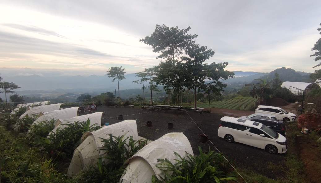 Suasana Sedang Syahdu-syahdunya, 5 Tempat Glamping di Kuningan Ini Bisa Jadi Ide Liburan Menarik