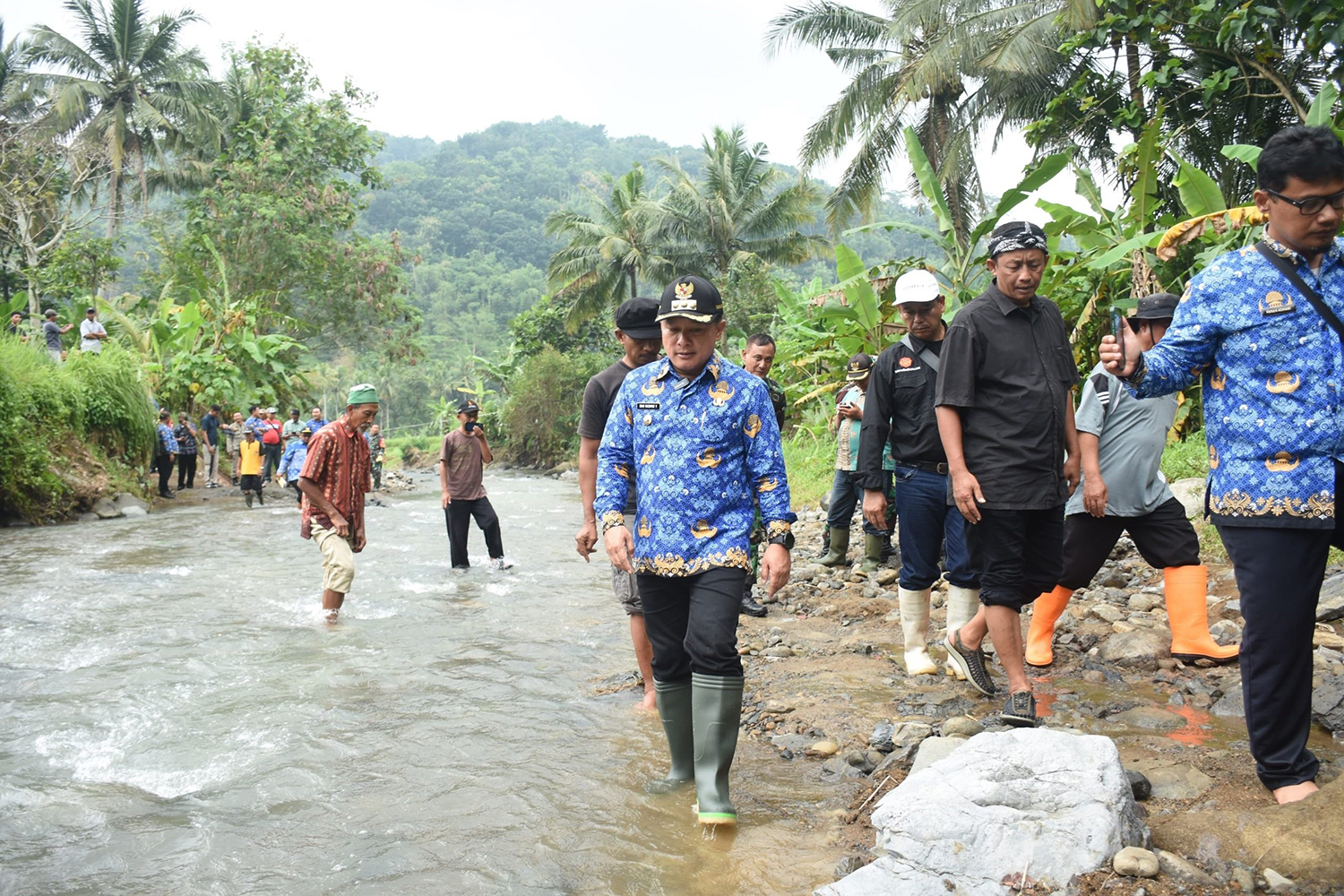 Jembatan Gantung Cipakem-Cipedes Selesai Sebelum Idul Adha