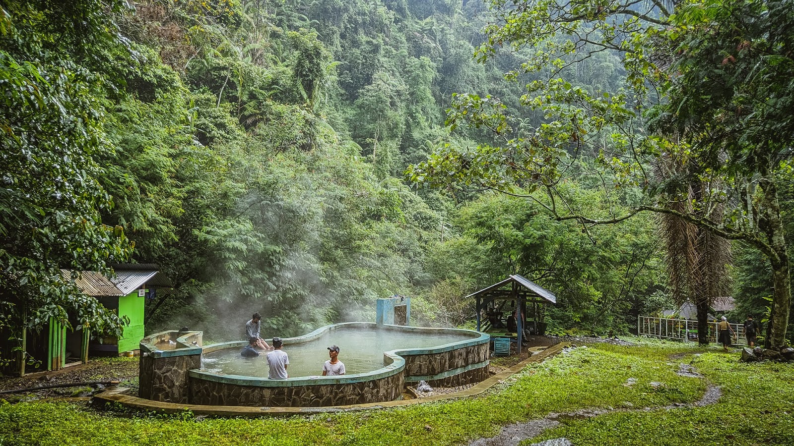 Lembah Cilengkrang, Destinasi Wisata Pemandian Air Panas Alami dan Tersembunyi Di Kaki Gunung Ciremai 