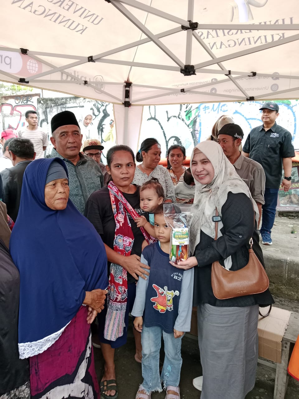 2.500 Takjil Diserbu Warga Ciledug, Aksi Uniku Berbagi Ludes dalam 30 Menit