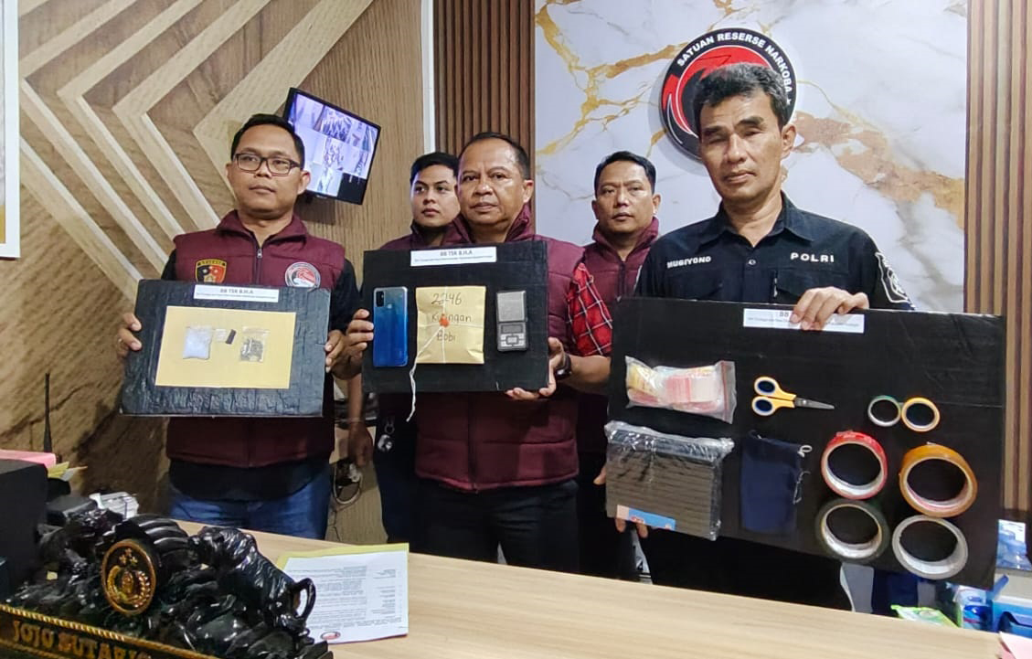 Polres Kuningan Tangkap Pengedar Narkoba, 33 Gram Sabu dan 46 Ekstasi Disita