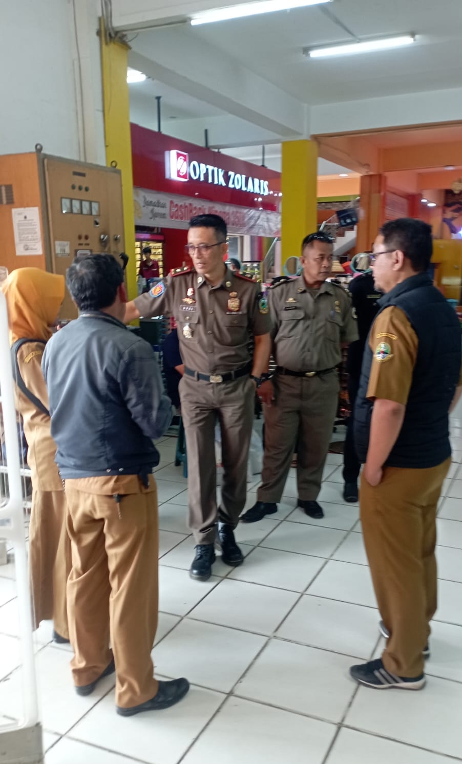 Satpol PP Kuningan Razia ASN di Toserba Saat Jam Kerja, Enam Orang Terjaring Operasi Disiplin
