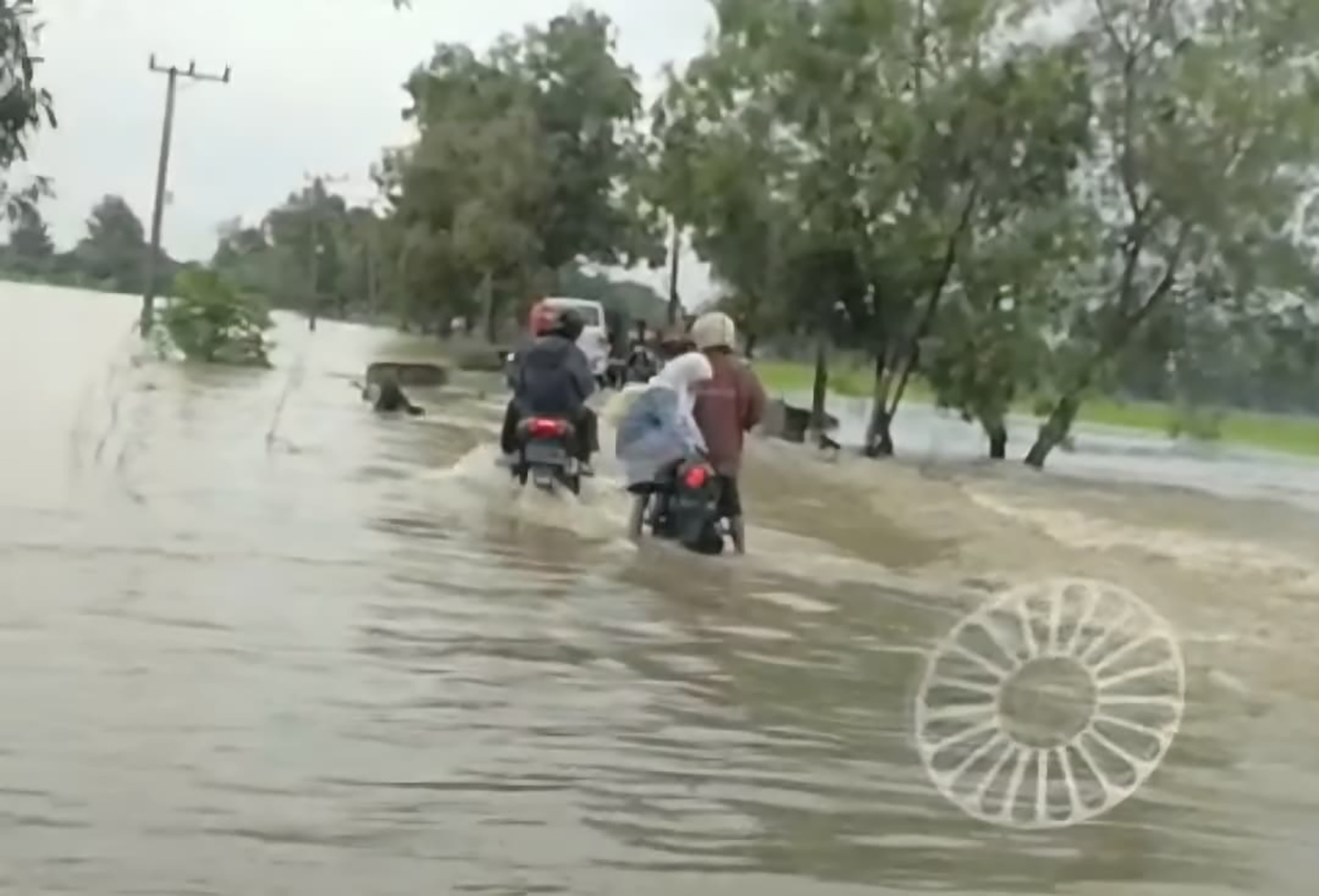 Tiap Kali Hujan Deras, Jalan Penghubung Bunder-Ujunggebang Kebanjiran