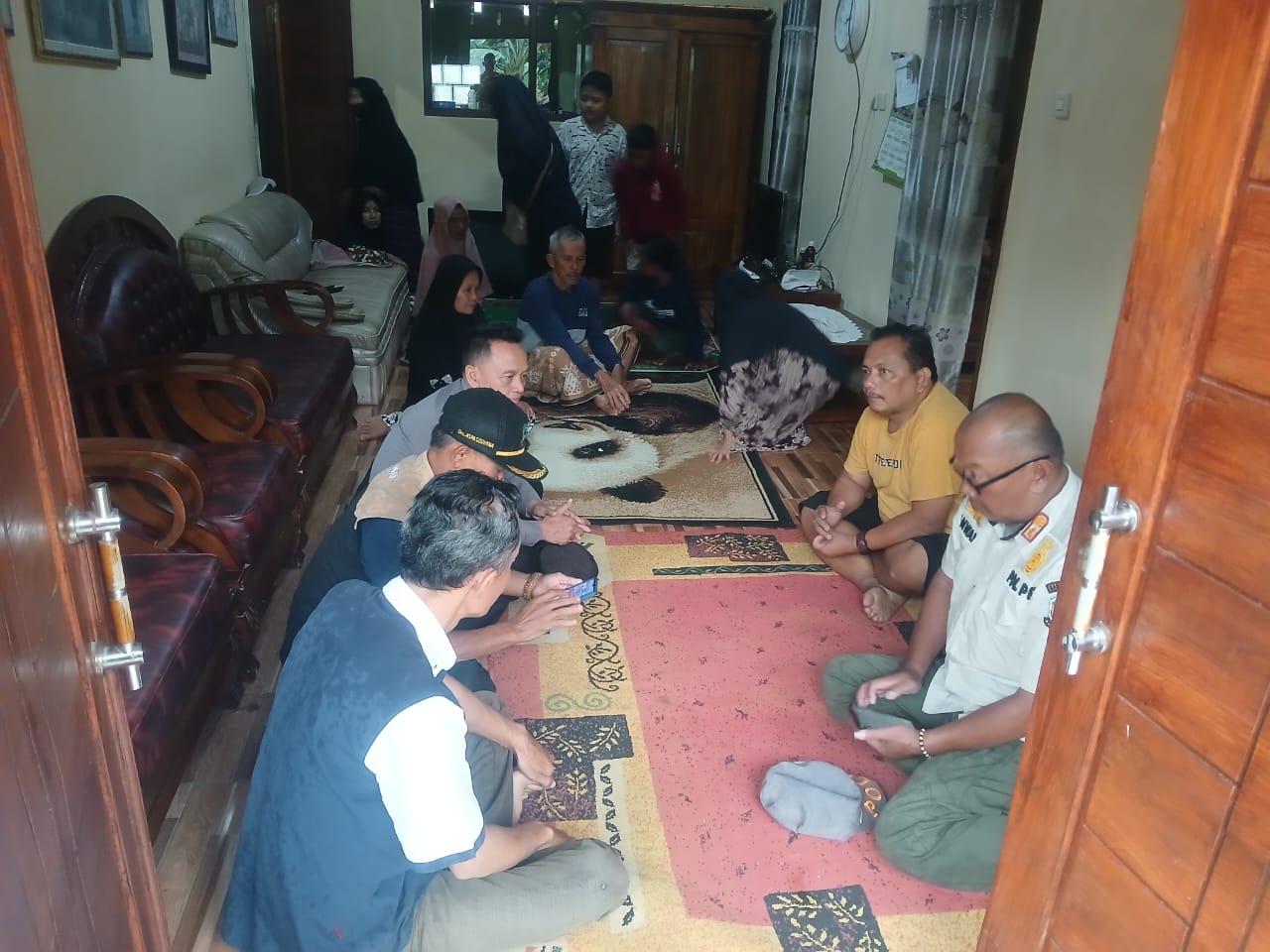 Begini Suasana Duka Keluarga Eva di Mandapa Jaya Kuningan, Korban Kecelakaan di Tol Cikampek-Jakarta