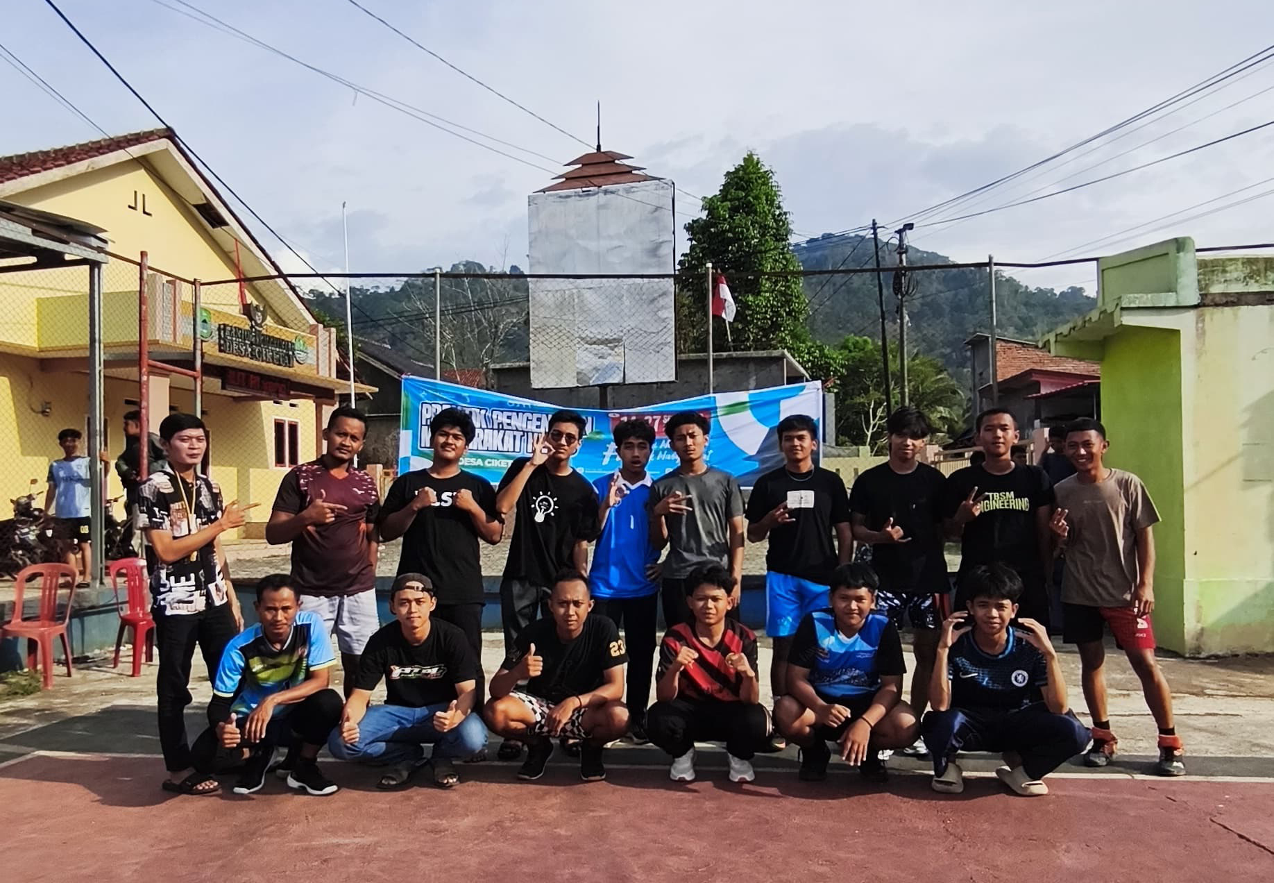 Dari Santri untuk Negeri: Kiprah Santri Husnul Khotimah dalam Pengabdian Masyarakat di Desa Ciketak