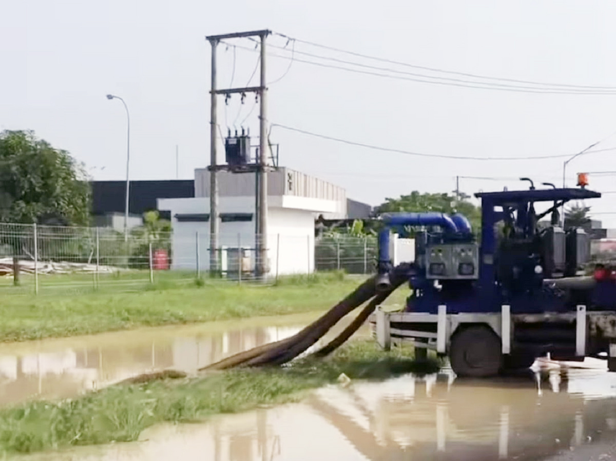UPDATE! Akses Jalan Pintu Tol Kertajati Sudah Bisa Dilewati, BBWS Sedot Air untuk Menyusutkan Banjir