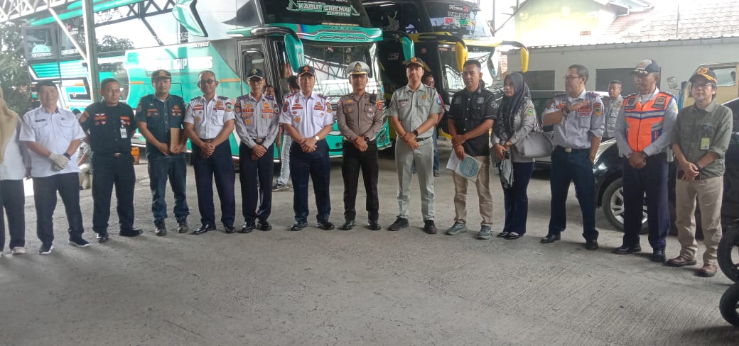 Tak Mau Mudik Lebaran Diwarnai Sopir “Teler”, Dishub-BNN Kuningan Tes Urine Sopir Bus